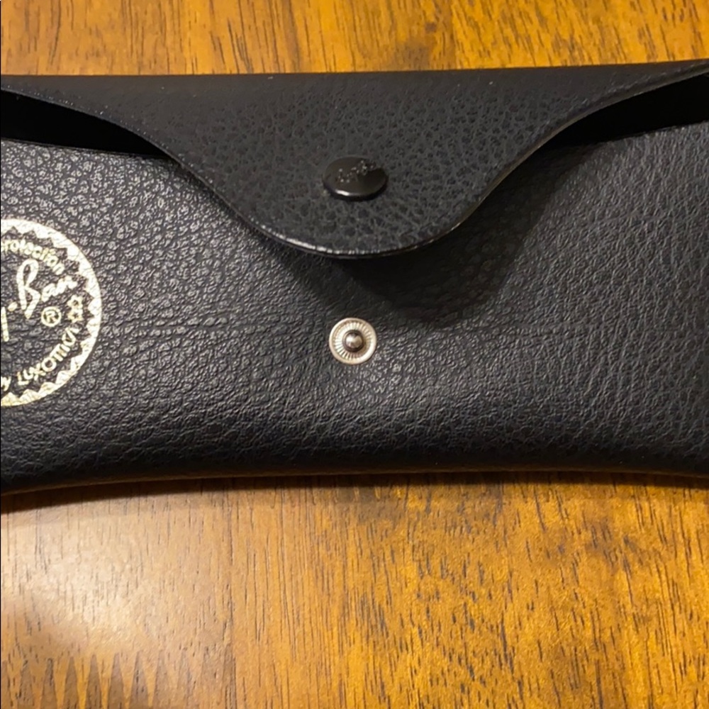 Ray Ban glasses case - Picture 3 of 3